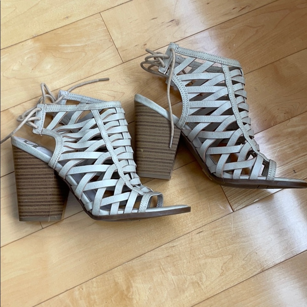 Cream/Tan strap heels